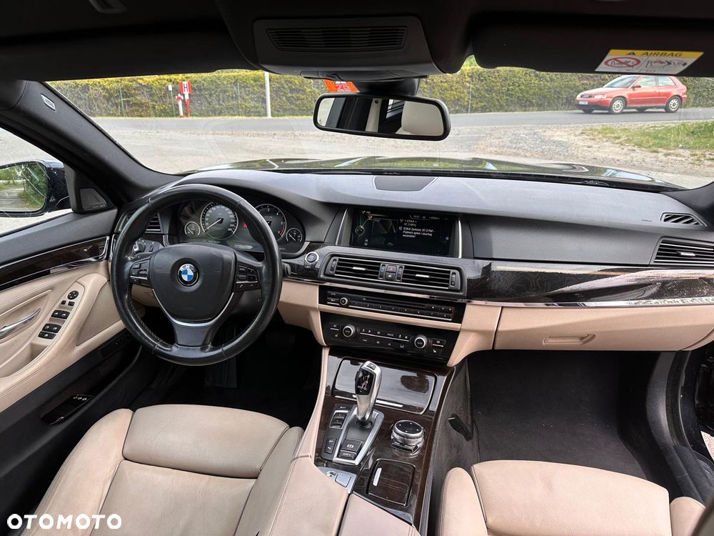 BMW Seria 5 525d Luxury Line - 12