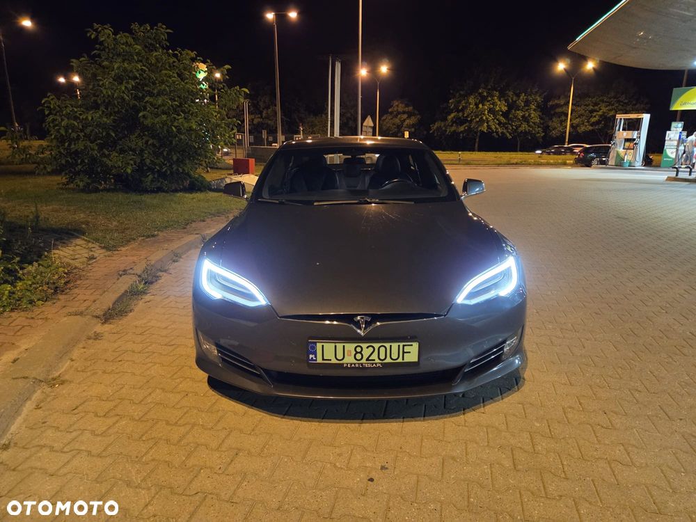 Tesla Model S - 10