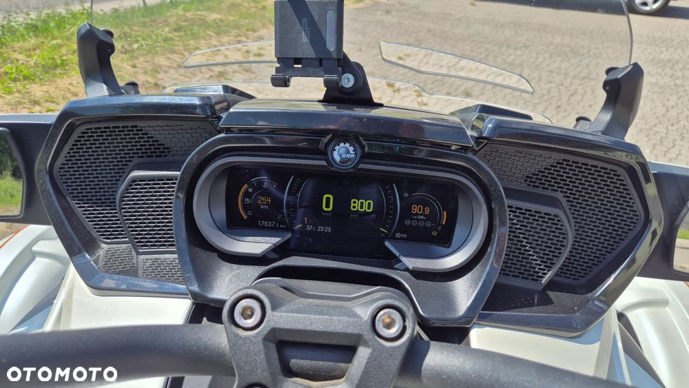 Can-Am Spyder - 17