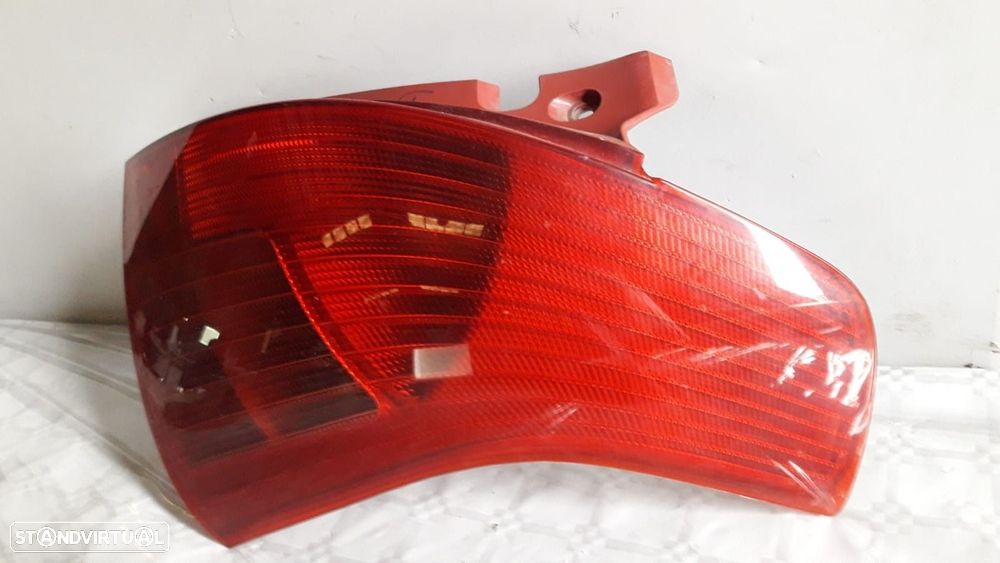 FAROLIM TRASEIRO DIREITO SUZUKI SWIFT III 2005 -P4476R - 2