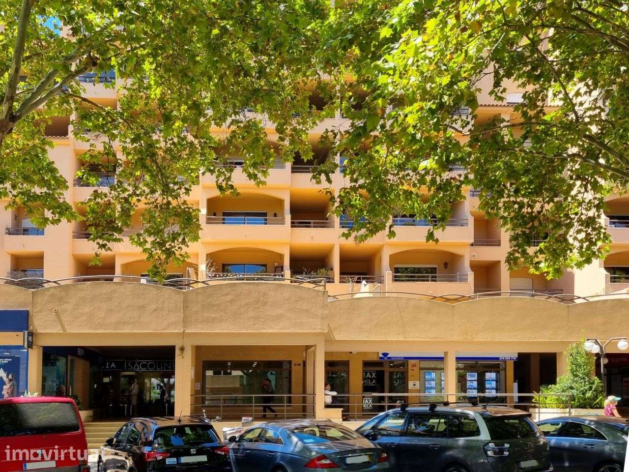 Arrenda-se loja na Av. 25 de Abril nº 722, Edifício Sol de Cascais. - Grande imagem: 2/20