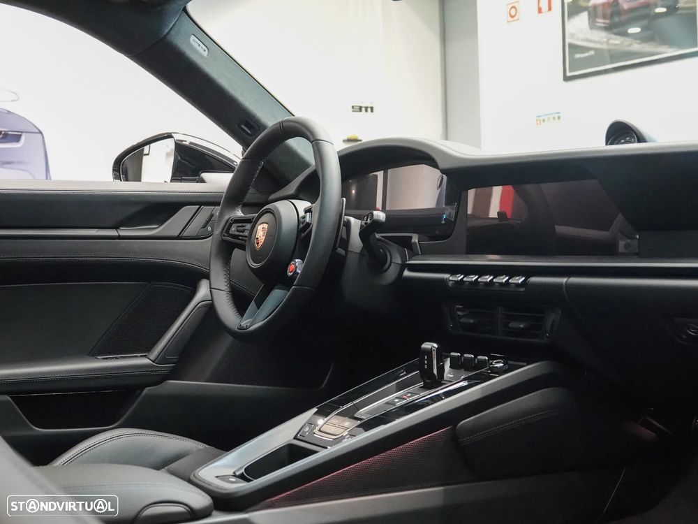 Porsche 911 (992) Carrera GTS - 32