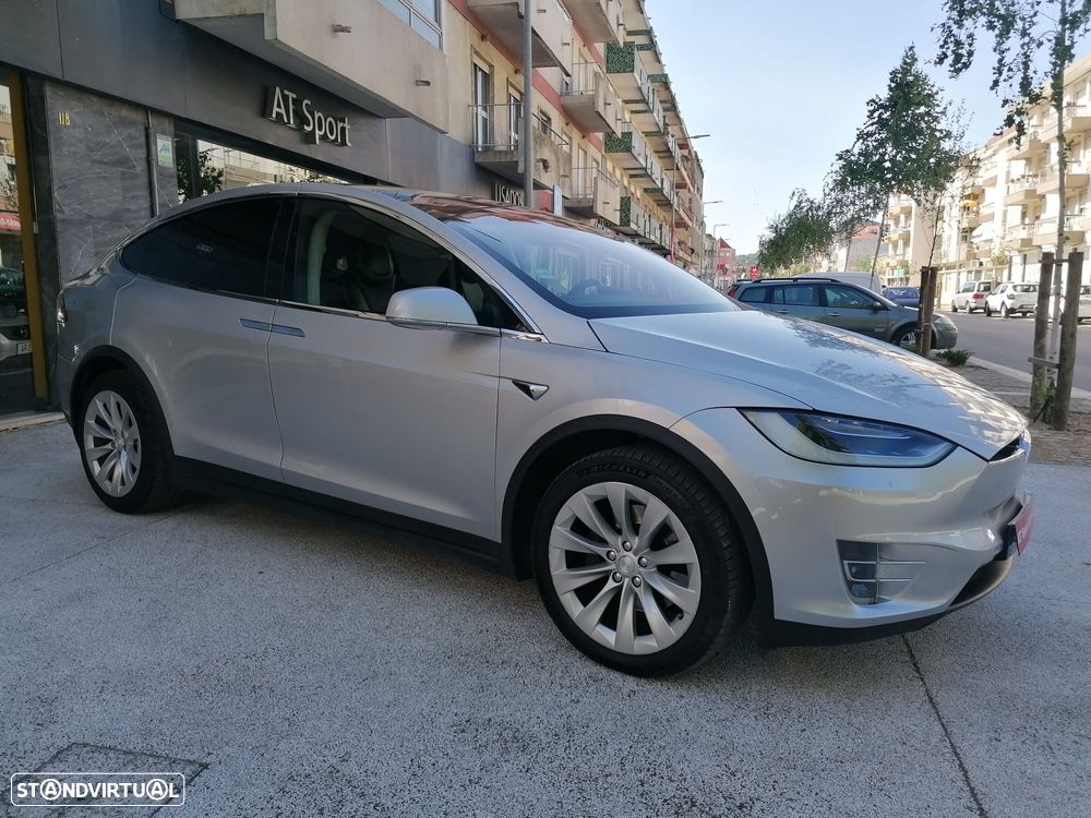 Tesla Model X - 23