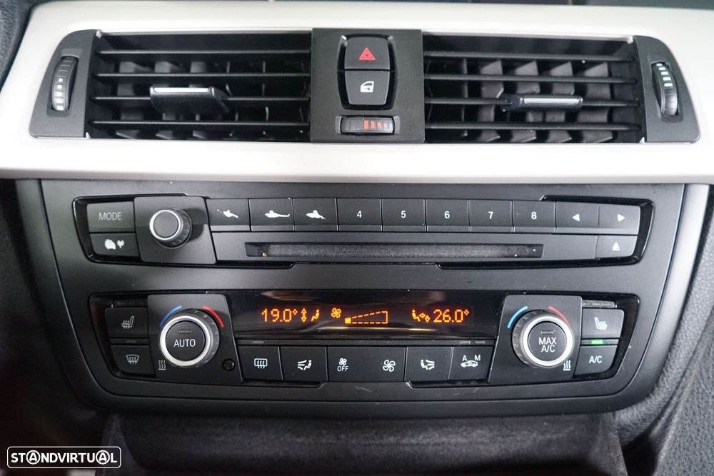 BMW 320 d Touring Auto Exclusive - 31