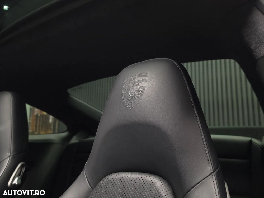 Porsche 911 Carrera 4 PDK - 19