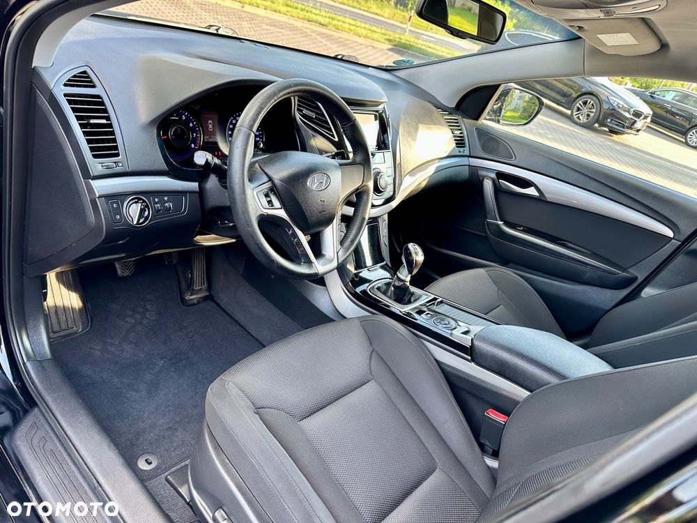 Hyundai i40 Kombi blue 1.6 Classic - 19