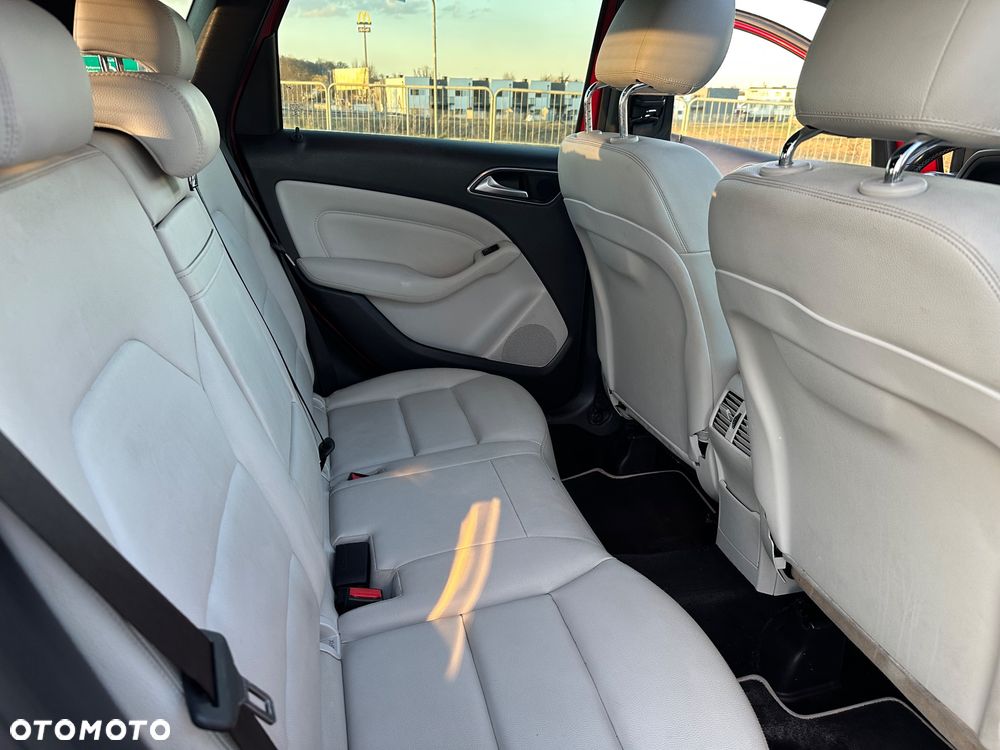 Mercedes-Benz Klasa B 250 (BlueEFFICIENCY) 7G-DCT - 25