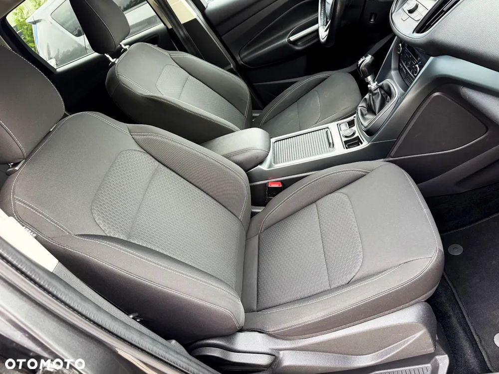 Ford Kuga 1.5 EcoBoost 2x4 Titanium - 37