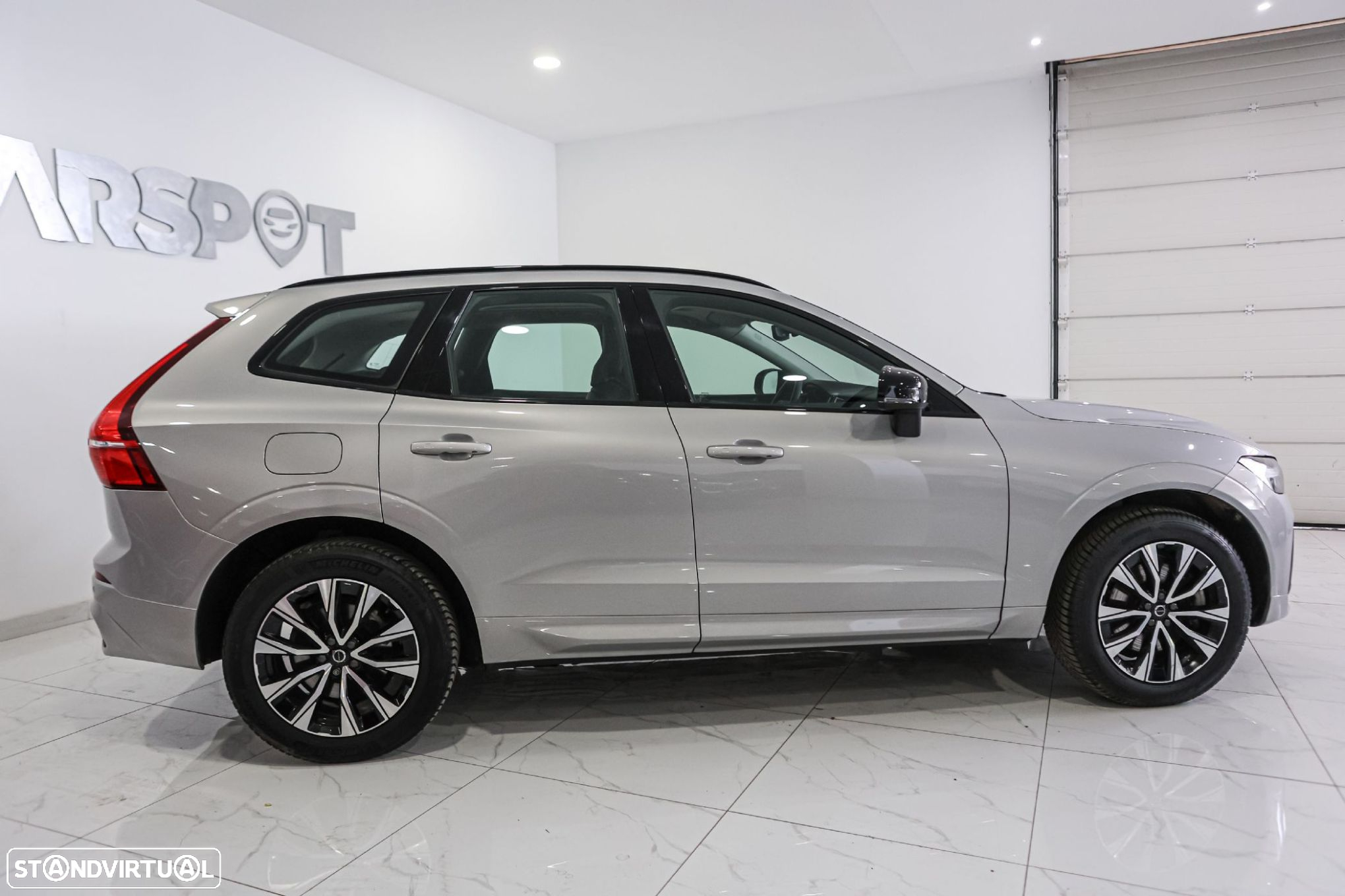 Volvo XC 60 2.0 B4 Plus Dark - 5