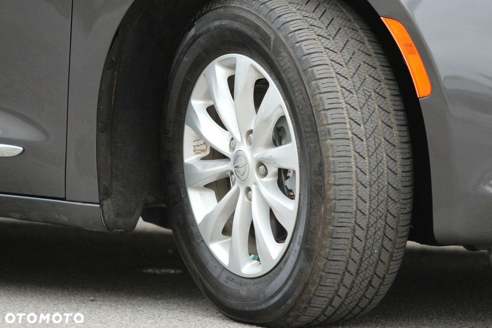 Chrysler Pacifica - 5