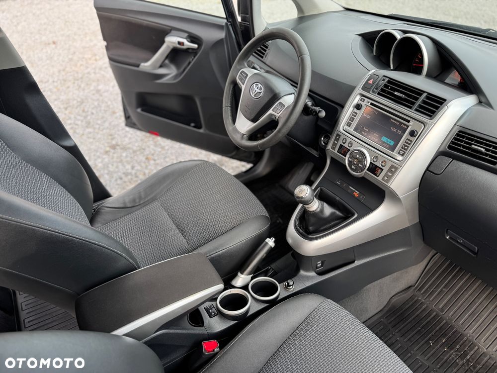 Toyota Verso 2.0 D-4D Premium - 13