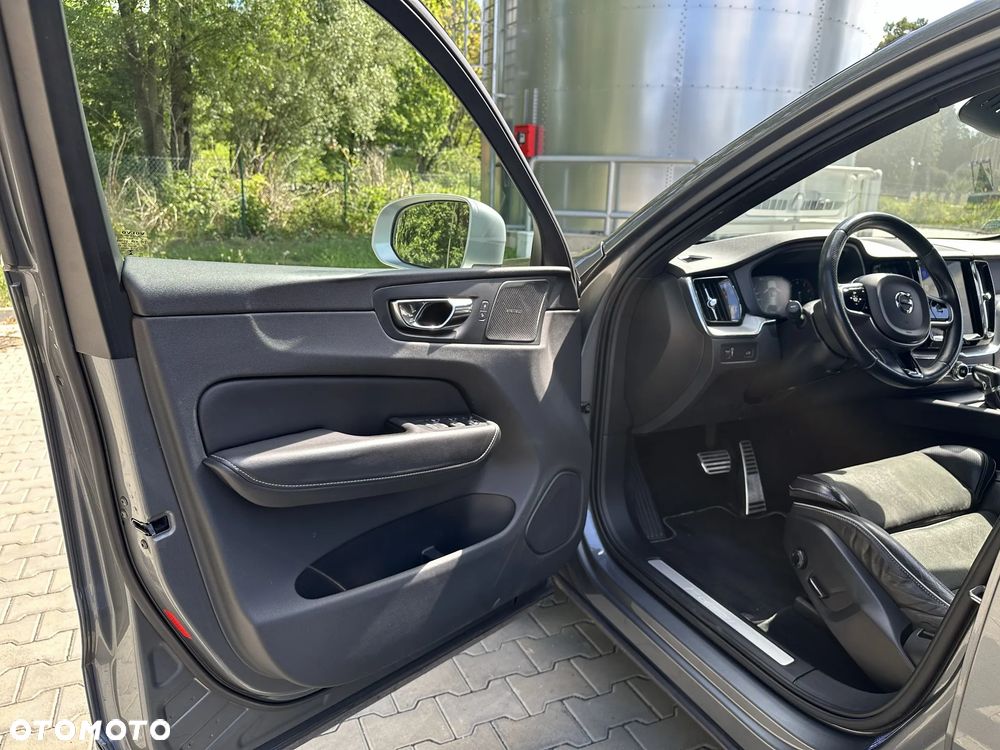 Volvo XC 60 T5 R-Design - 11