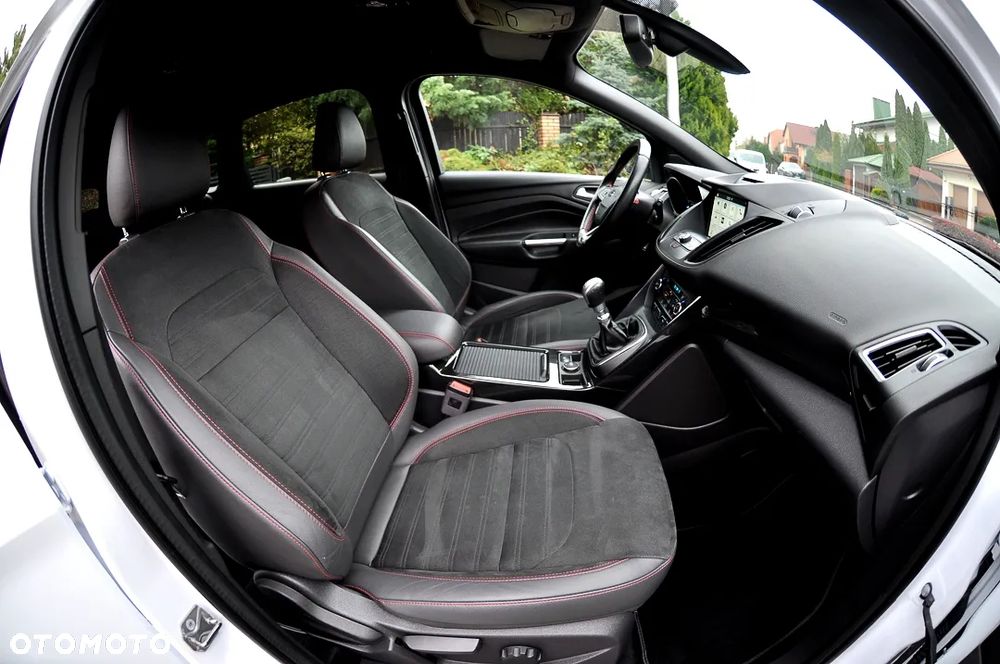 Ford Kuga 1.5 EcoBoost 2x4 ST-Line - 22