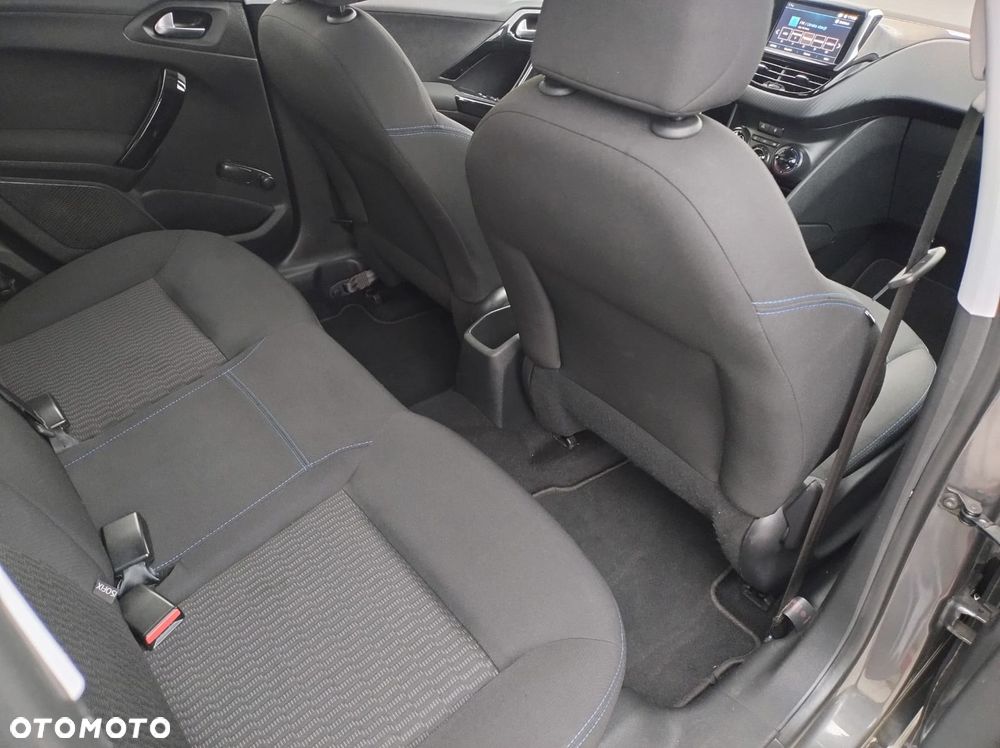 Peugeot 208 - 9