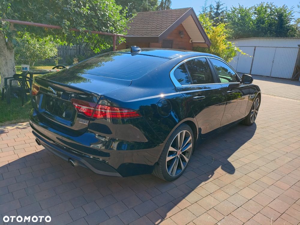 Jaguar XE P250 S - 6