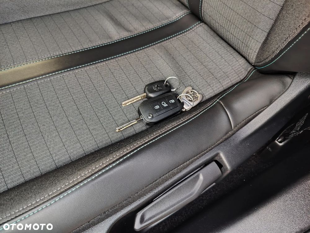 Peugeot 208 - 26
