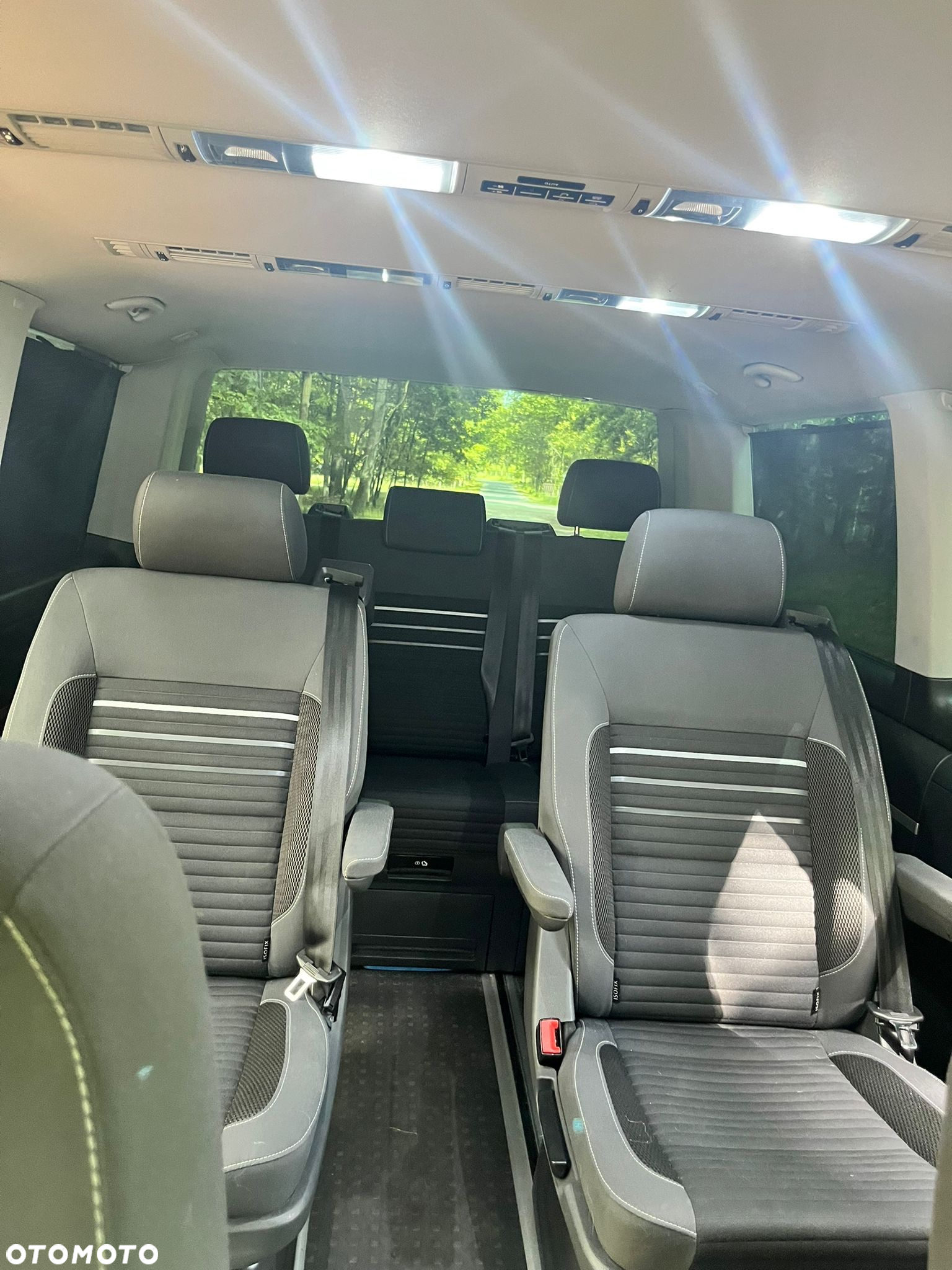 Volkswagen Multivan - 12