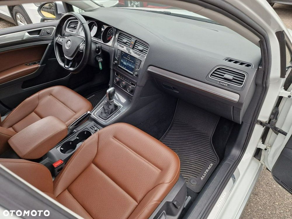 Volkswagen Golf - 30