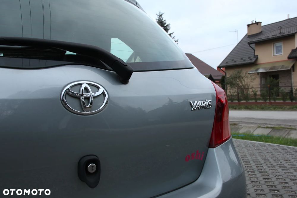 Toyota Yaris - 10