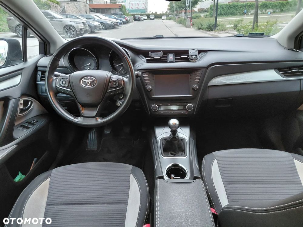Toyota Avensis 2.0 D-4D Premium - 11
