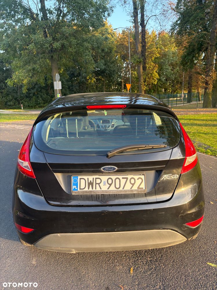 Ford Fiesta 2011 photo 4