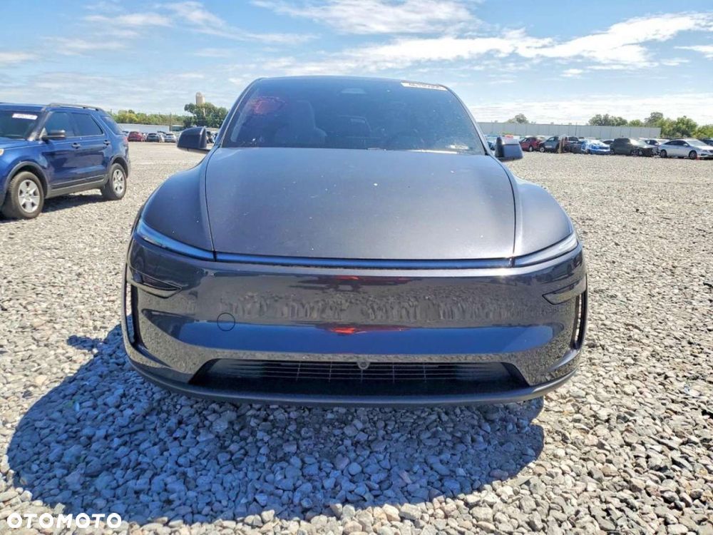 Tesla Model Y - 4