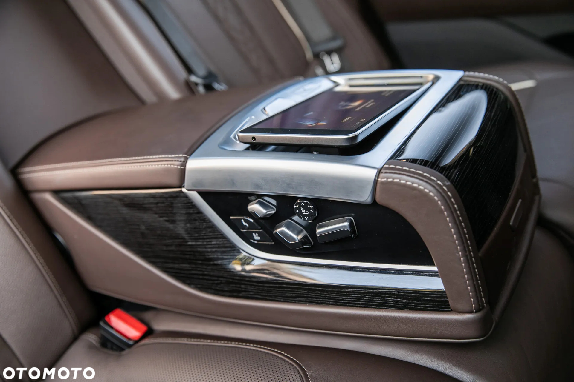BMW Seria 7 750Li xDrive - 30