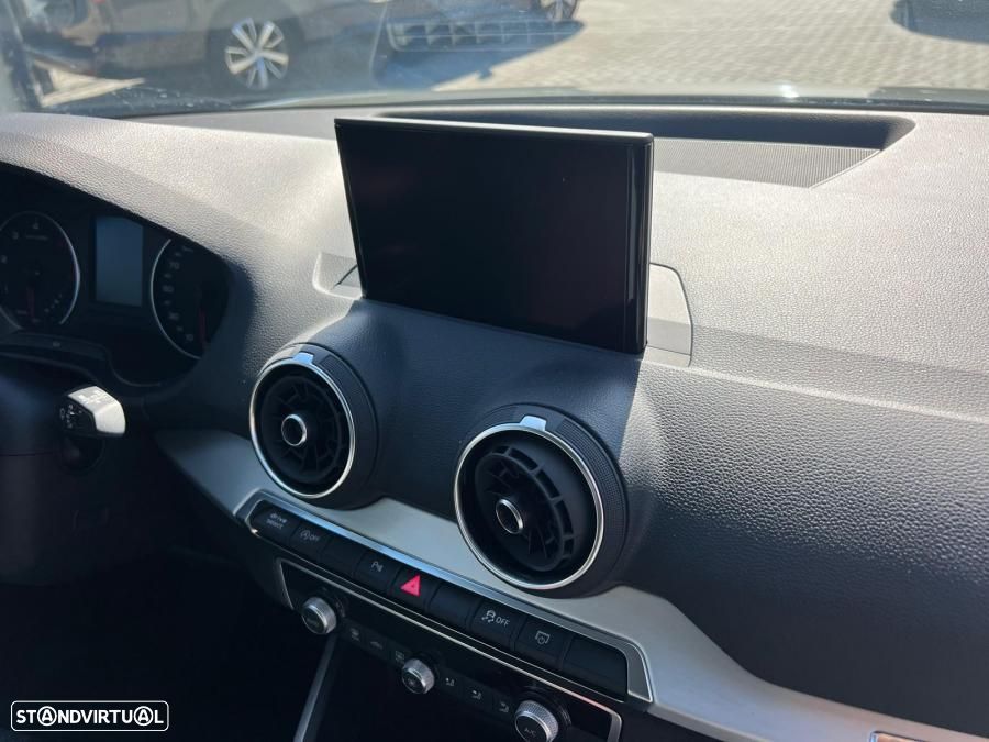 Audi Q2 30 TDI - 11