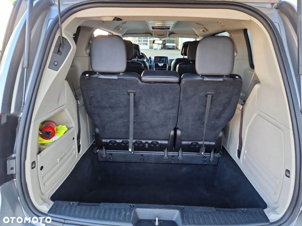 Chrysler Town & Country 3.6 Touring - 17