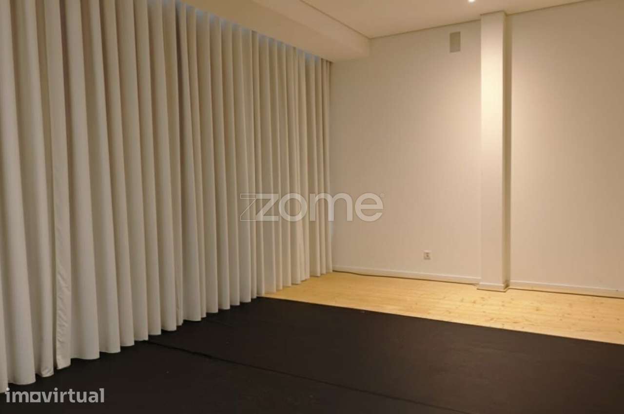 Loja com 90m² para venda, em Santa Marinha, Vila Nova de Gaia - Grande imagem: 2/16
