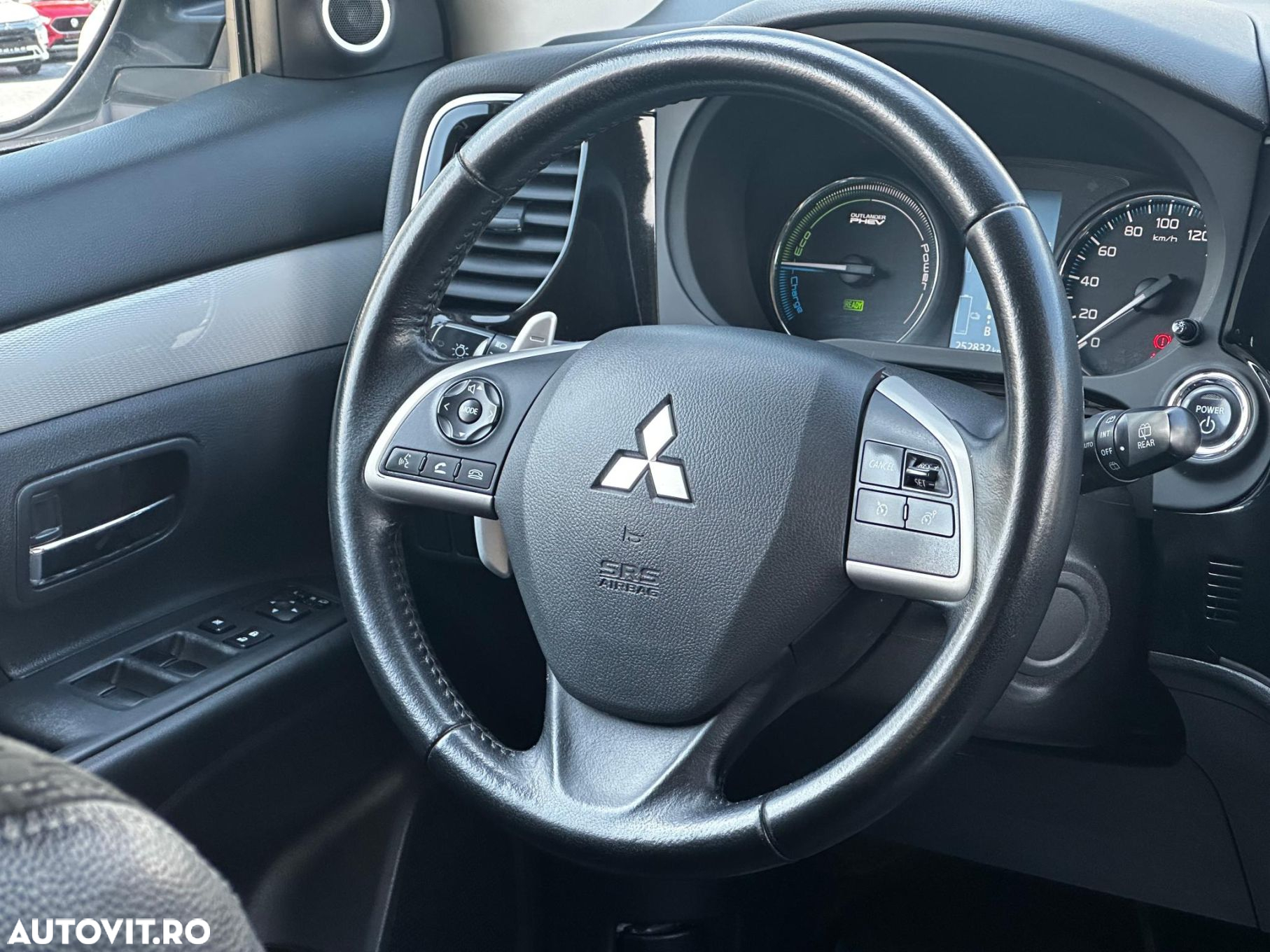 Mitsubishi Outlander - 10