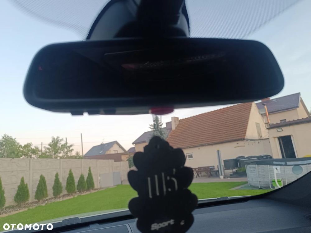 BMW Seria 5 550i - 32