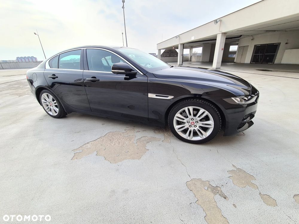 Jaguar XE D200 SE - 9