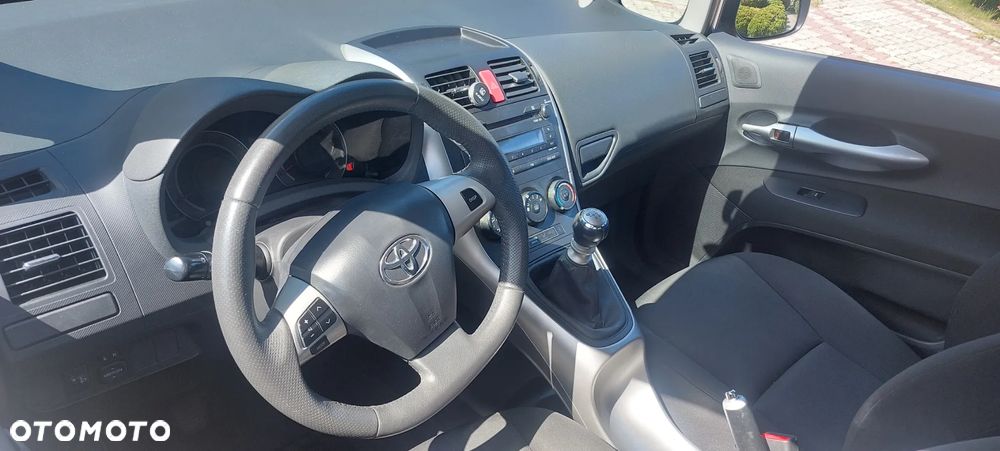 Toyota Auris 1.6 Terra - 8