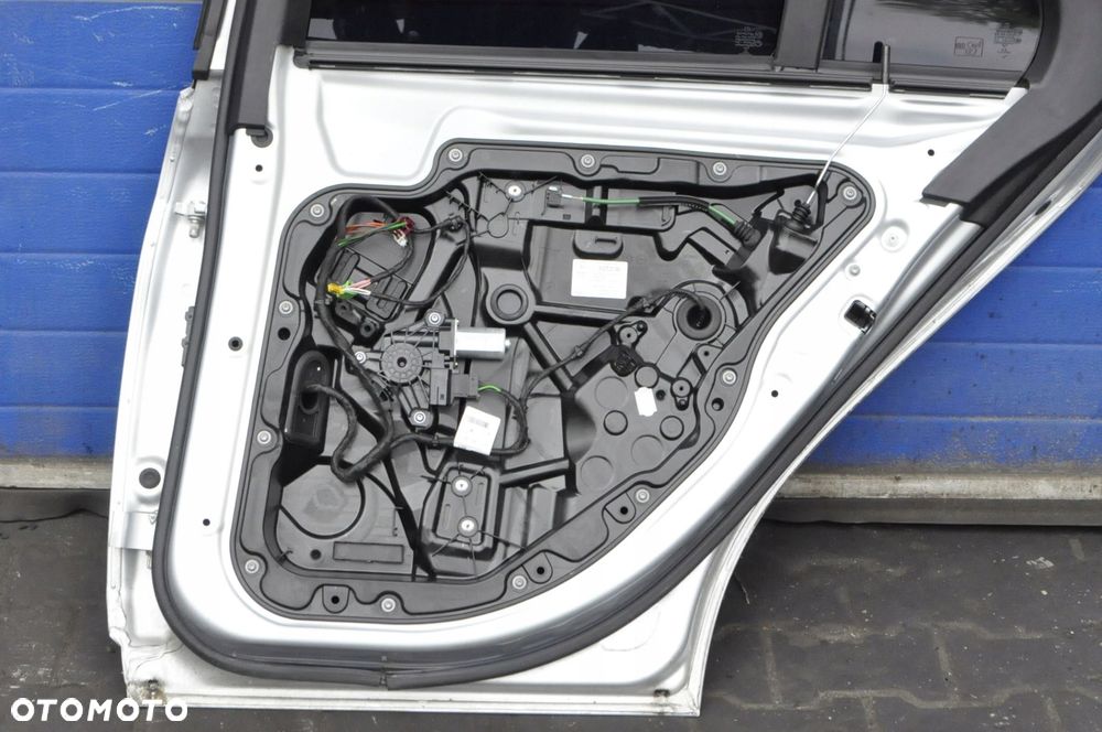 MERCEDES KLASA C W205 DRZWI PRAWY TYŁ TYLNE 775U - 11