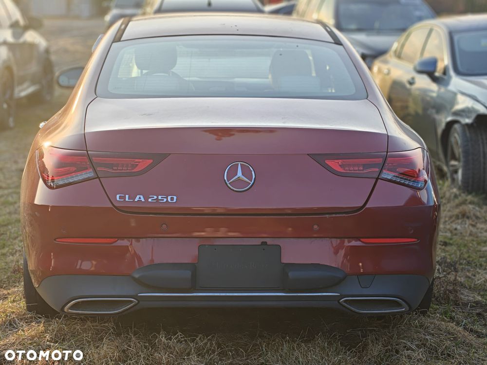 Mercedes-Benz CLA 250 Progressive 7G-DCT - 3