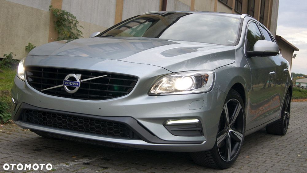 Volvo V60 D3 R-Design - 2