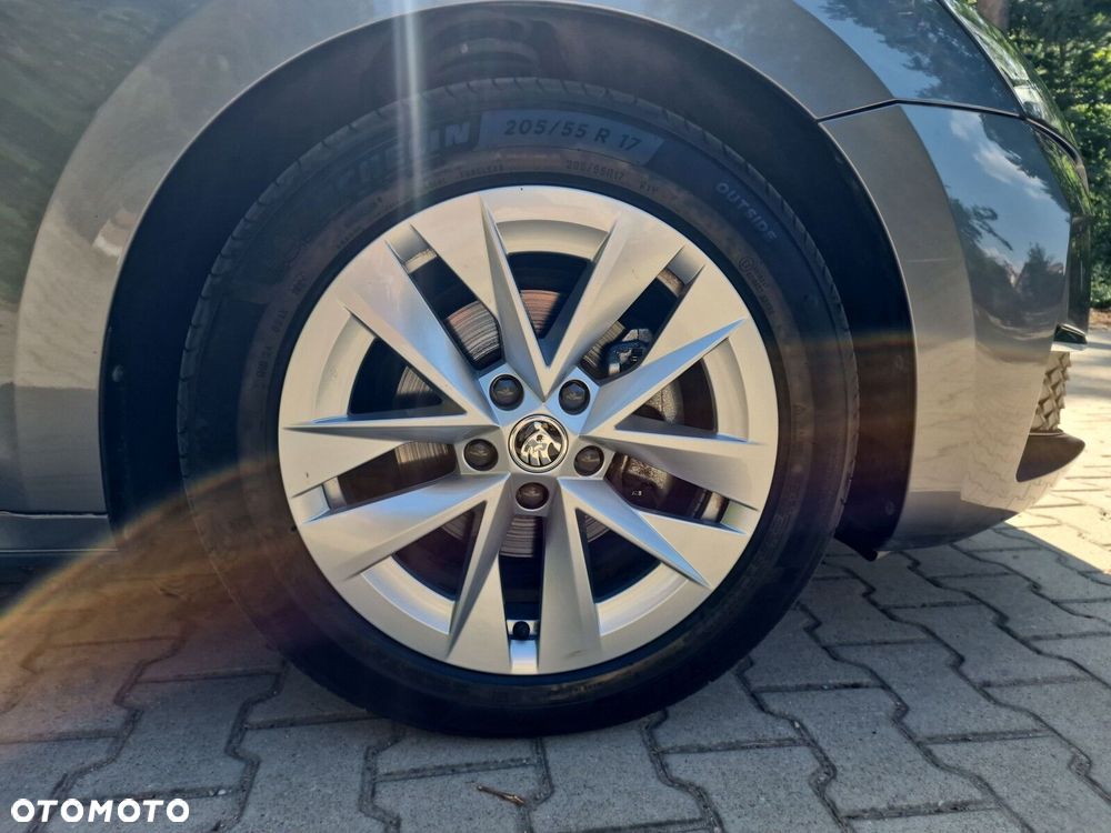 Skoda Octavia 2.0 TDI Selection DSG - 24