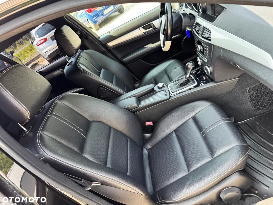 Mercedes-Benz Klasa C 300 T CDI 4Matic 7G-TRONIC Avantgarde Edition - 36