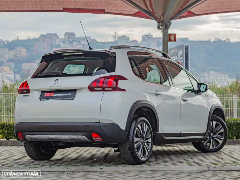 Peugeot 2008 1.2 PureTech Allure EAT6 - 9