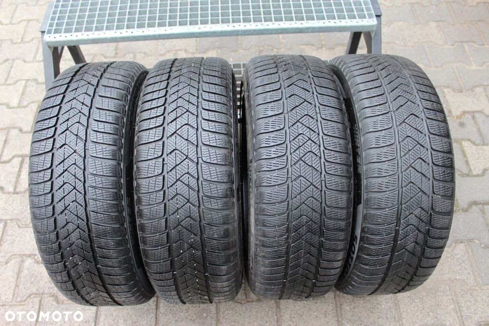 4x 225/45R19 PIRELLI WINTER SOTTOZERO 3  RSC 96V XL 20r 7mm - 1