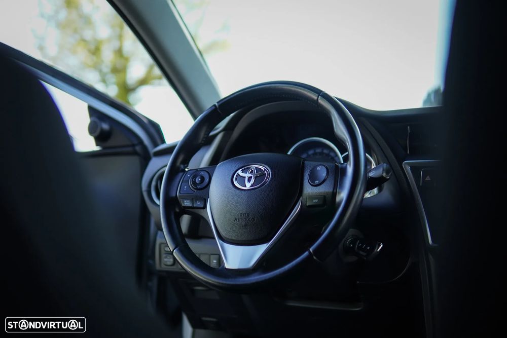 Toyota Auris 1.4 D-4D Exclusive+P.Sport - 46