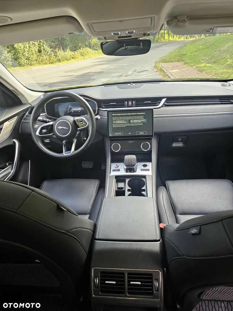 Jaguar F-Pace P250 AWD R-Dynamic HSE - 7
