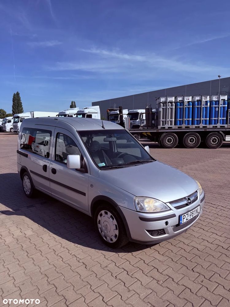 Opel Combo Tour - 2