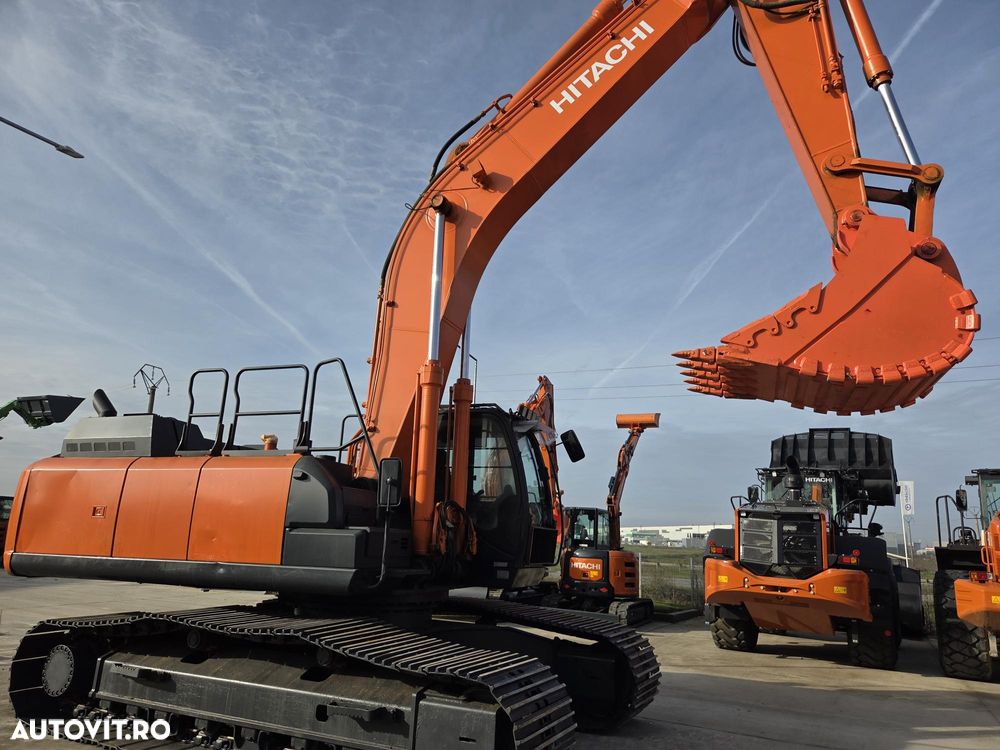 Hitachi ZX350, 2018, 8.061h, cupa noua, Masa operationala 35,6t, Inst hidr pe picon pe brate, inst hidr rotire, gresare automata, senile 90% ok, 3 pompe hidr HITACHI, produs in JAPONIA, Isuzu 282CP, Ad sapare 7,5m, ridica 22t, STARE F BUNA-PROMOTIE 89.900EUR - 2