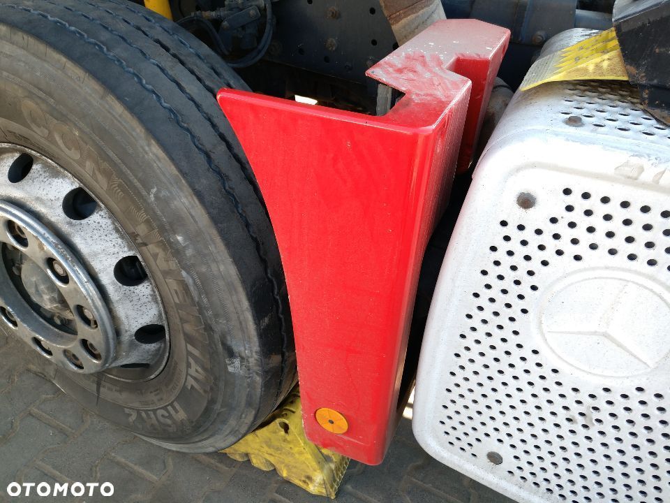 Błotnik lewy nadkole zakole Mercedes Axor MP1 01-04 Actros