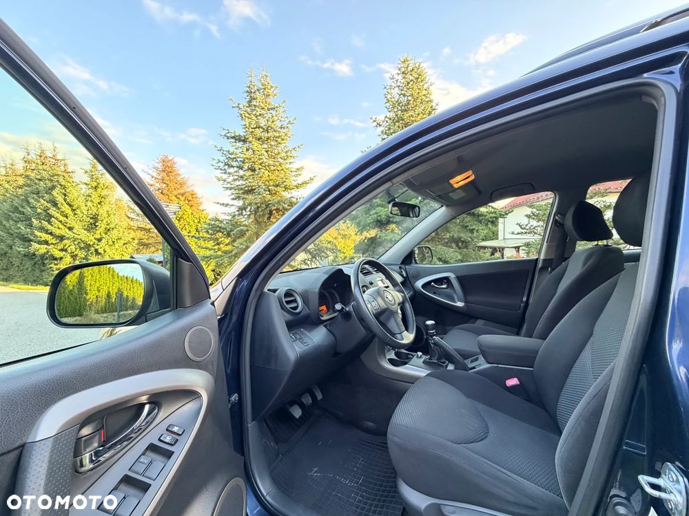 Toyota RAV4 2.2 D-4D Premium - 14