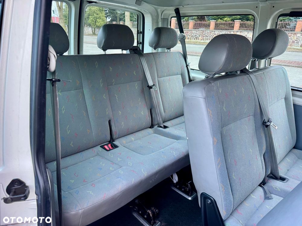 Volkswagen Caravelle - 24