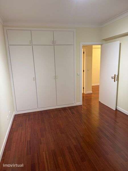 T1  em Oeiras, Condomínio Fechado, Lareira, Garagem, Piscina, Ginásio - Grande imagem: 4/7