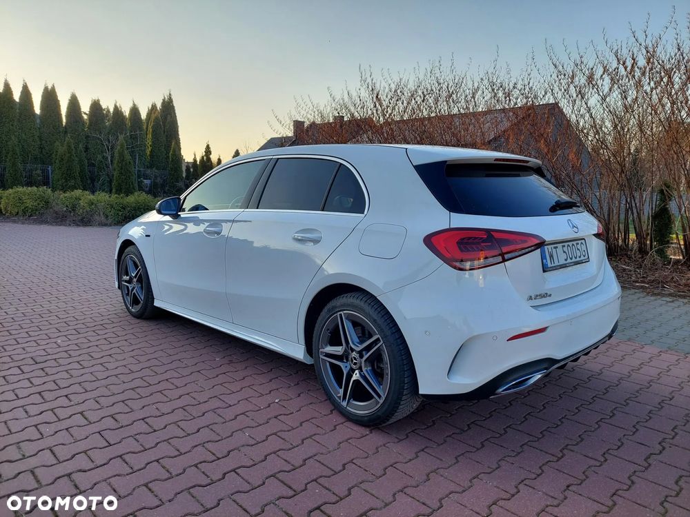 Mercedes-Benz Klasa A 250 E AMG Line 8G-DCT - 4